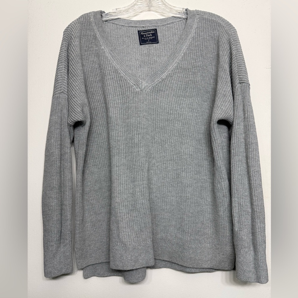 Abercrombie & Fitch Gray V-Neck Ribbed Sweater – Size S
